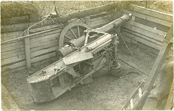 1. Weltkrieg Foto: Zerstörtes Artilleriegeschütz