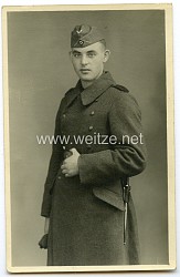 Foto, Angehöriger der Wehrmacht mit Bajonett