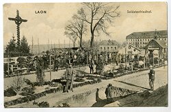 Postkarte Erster Weltkrieg: Soldatenfriedhof in Laon