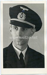 Portraitfoto eines Offiziers und Beamten der Kriegsmarine