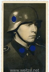 Waffen-SS Portraitfoto, Angehöriger der SS-Totenkopf-Division mit Stahlhelm 1941