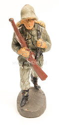 Elastolin - Heer Soldat Gewehr vor der Brust tragend marschierend
