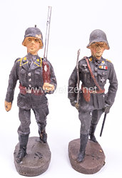 Elastolin - Luftwaffe Fliegertruppe Offizier und Soldat mit Gewehr und Stahlhelm marschierend