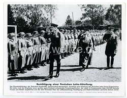 III. Reich - gedrucktes Pressefoto " besichtigung einer finischen Lotta - Abteilung " 4.8.1941