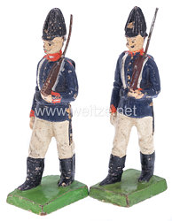 1. Weltkrieg Preussen 2 Soldaten in blauer Uniform marschierend mit Gewehr