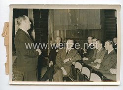 3. Reich Pressefoto: Paul Hartmann als Präsident der Reichstheaterkammer in sein neues Amt eingewiesen. 23.4.1942