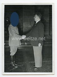 3. Reich Pressefoto: Adolf Hitler begrüßt einen ausländischen Gast