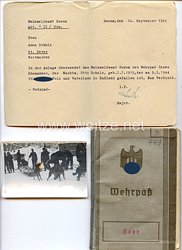 Wehrpaß für einen späteren Wachtmeister u.a. in einer Hundestaffel mit verliehener Denkmünze für Verdienste um das Deutsche Hundewesen, der 1944 in Rußland gefallen ist.