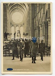 III. Reich - Propaganda-Postkarte - " Adolf Hitler im Westen - Der Führer in der Kathedrale von Laon "
