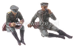 Elastolin - Heer Lagerleben - 2 Soldaten mit Schirmmütze sitzend essend und liegend trinkend
