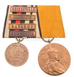 Preussen Spange mit Kriegsdenkmünze 1870/71 für Kämpfer am Band mit 4 Gefechtspangen und Centenarmedaille