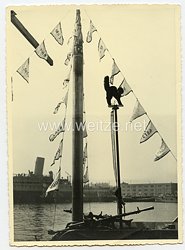 Kriegsmarine Foto, Turm von U-Boot U48 mit Abschusswimpeln und 3 x schwarzer Kater 