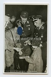 III. Reich Propaganda-Postkarte - " Kinder bestürmen den Volkskanzler ( Adolf Hitler ) nach Autogrammen  "