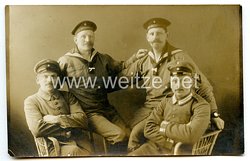 Deutsches Reich 1. Weltkrieg Fotopostkarte Zwei Soldaten in einer Matrosenartillerieabteilung, ein Soldat im Kraftfahr-Bataillon und ein Soldat in einem Infanterie-Regiment