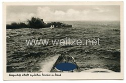 Kriegsmarine - Propaganda-Postkarte - " Kriegsschiff schießt englischen Zerstörer in Brand "