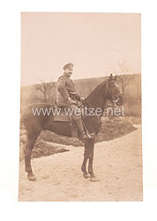 Preußen 1. Weltkrieg Fotopostkarte eines Feldwebels oder Offiziersstellvertreter zu Pferde