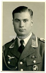 Luftwaffe Portraitfoto, Fallschirmjäger mit Fallschirmschützenabzeichen des Heeres