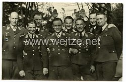 Luftwaffe Foto, Ritterkreuzträger mit seinen Kameraden 1943