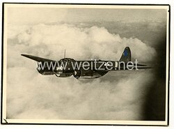 Luftwaffe Foto, Dornier Do 17 mit Staffelwappen 3. Aufklärungsgruppe 22