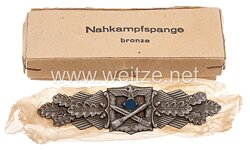 Nahkampfspange in Bronze im Pappkarton