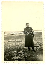 Reichsarbeitsdienst Foto, RAD an einem Grab eines unbekannten Soldaten