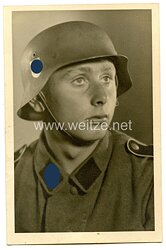 Waffen-SS Portraitfoto, SS-Mann mit Stahlhelm