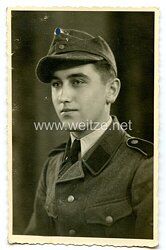 Waffen-SS Portraitfoto, SS-Mann mit Einheitsfeldmütze