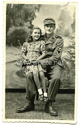 Waffen-SS Portraitfoto, SS-Sturmmann mit Einheitsfeldmütze