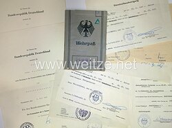 Bundeswehr-Wehrpaß für einen Zeitsoldaten des Jahrgangs 1940, zuletzt beim Pz.Gren.Btl.22 in Wolfenbüttel 