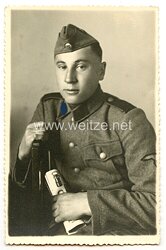 SS-Verfügungstruppe Portraitfoto, SS-Mann der SS-Division "Totenkopf" mit Schiffchen