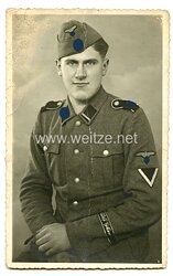 Waffen-SS Portraitfoto, SS-Sturmmann der SS-Panzergrenadier-Division "Leibstandarte Adolf Hitler"