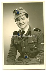 Waffen-SS Portraitfoto, SS-Mann mit Panzerkampfabzeichen in der SS-Division "Leibstandarte SS Adolf Hitler"