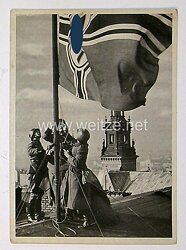 III. Reich / SS - Propaganda-Postkarte - " Deutsche Polizei hißt die Reichsdienstflagge auf der Burg in Krakau "