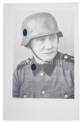 Waffen-SS Portraitfoto, SS-Mann mit Stahlhelm des SS-Totenkopf-Infanterie-Regiment 1