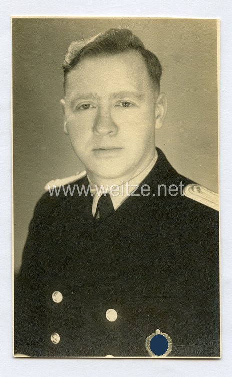 Kriegsmarine Portraitfoto, Oberleutnant zu See mit SA-Sportabzeichen