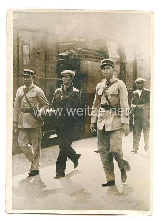 3. Reich Pressefoto: Ein junger französischer Soldat bewirkte die Festnahme einer gefährlichen Diebesbande in Toulon. 19.6.1939