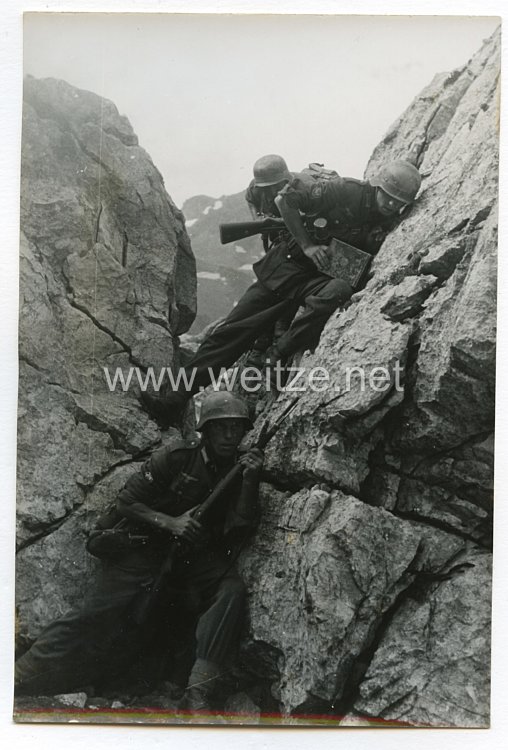 Wehrmacht Heer Pressefoto: Soldaten im Angriff