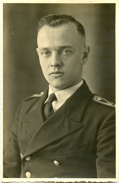 Portraitfoto eines Portepee-Unteroffizier der Kriegsmarine