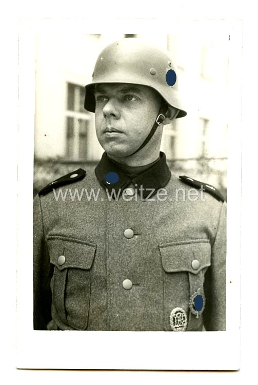 Waffen-SS Portraitfoto, Angehöriger der 4. Hundertschaft in der SS-Division "Totenkopf"