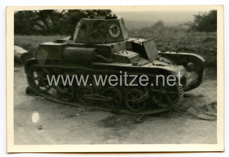 Wehrmacht Foto, Französischer Panzer AMR 33
