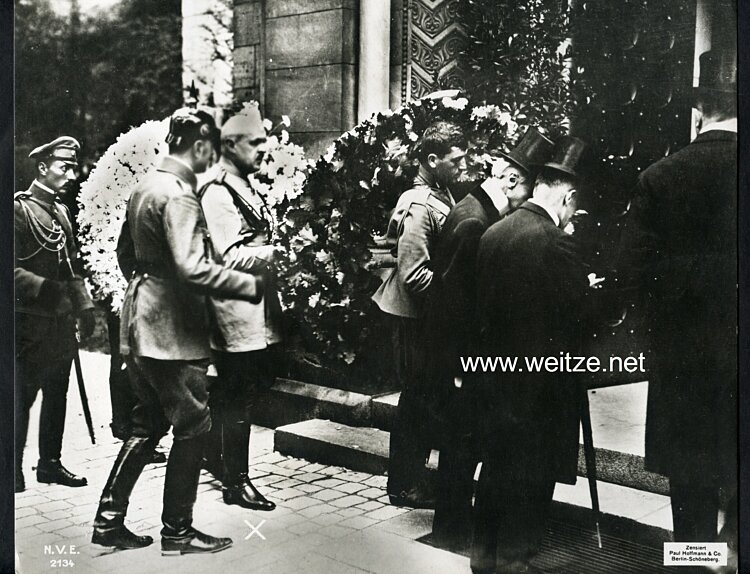 Foto, Offiziere des Kaiserlichen Heeres bei einer Beerdigung
