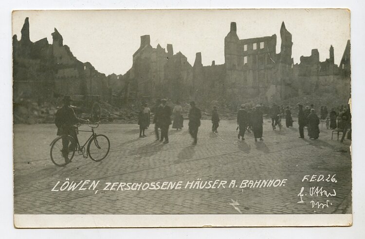 1.Weltkrieg Foto, Zerstörte Häuser am Bahnhof von Löwen