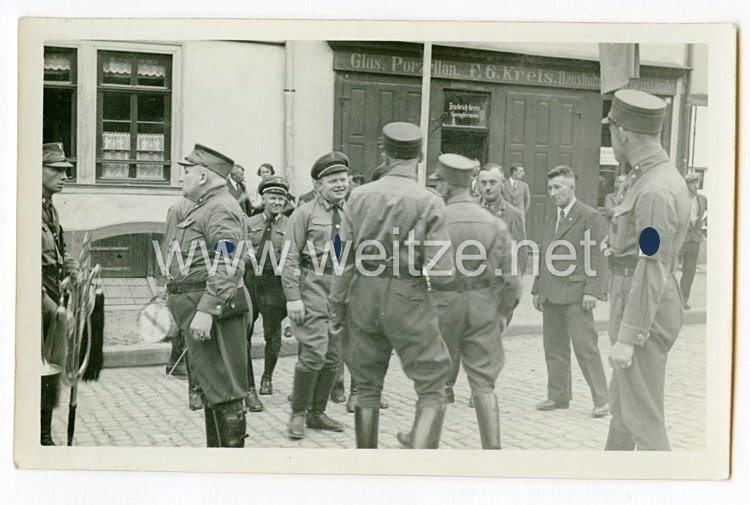 III. Reich Foto, NSDAP Politische Leiter und Angehörige der SA im Gespräch in der Spenglerstraße 
