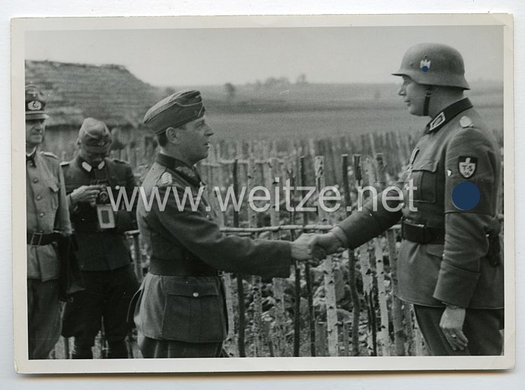 Wehrmacht Heer Pressefoto, General und Ritterkreuzträger Paul Danhauser bei der Truppe