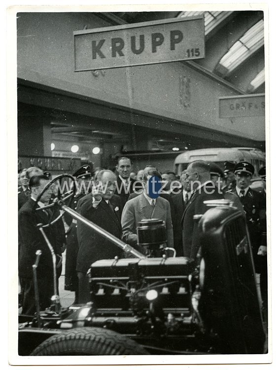 III. Reich Pressefoto, Adolf Hitler besucht eine Autoausstellung