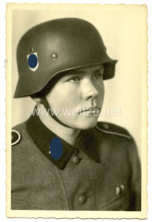 Waffen-SS Portraitfoto, SS-Mann mit Stahlhelm