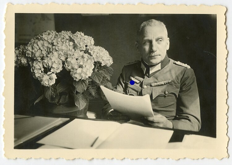 Foto, Oberst der Wehrmacht mit Österreichischer Bandspange