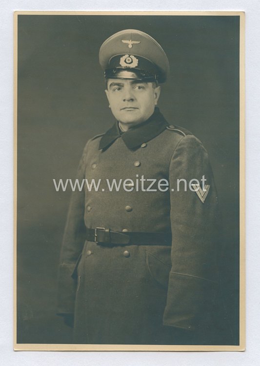 Wehrmacht Heer Foto, Obergefreiter mit Mantel