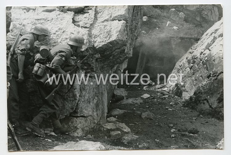 Wehrmacht Heer Pressefoto: Sturm auf den Bunker