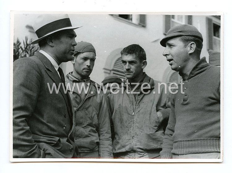 III. Reich Pressefoto: Max Schmeling spricht mit alliierten Kriegsgefangenen 